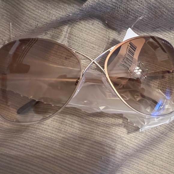 Authentic Tom Ford ladies sunglasses. new with tag. - Picture 2 of 8